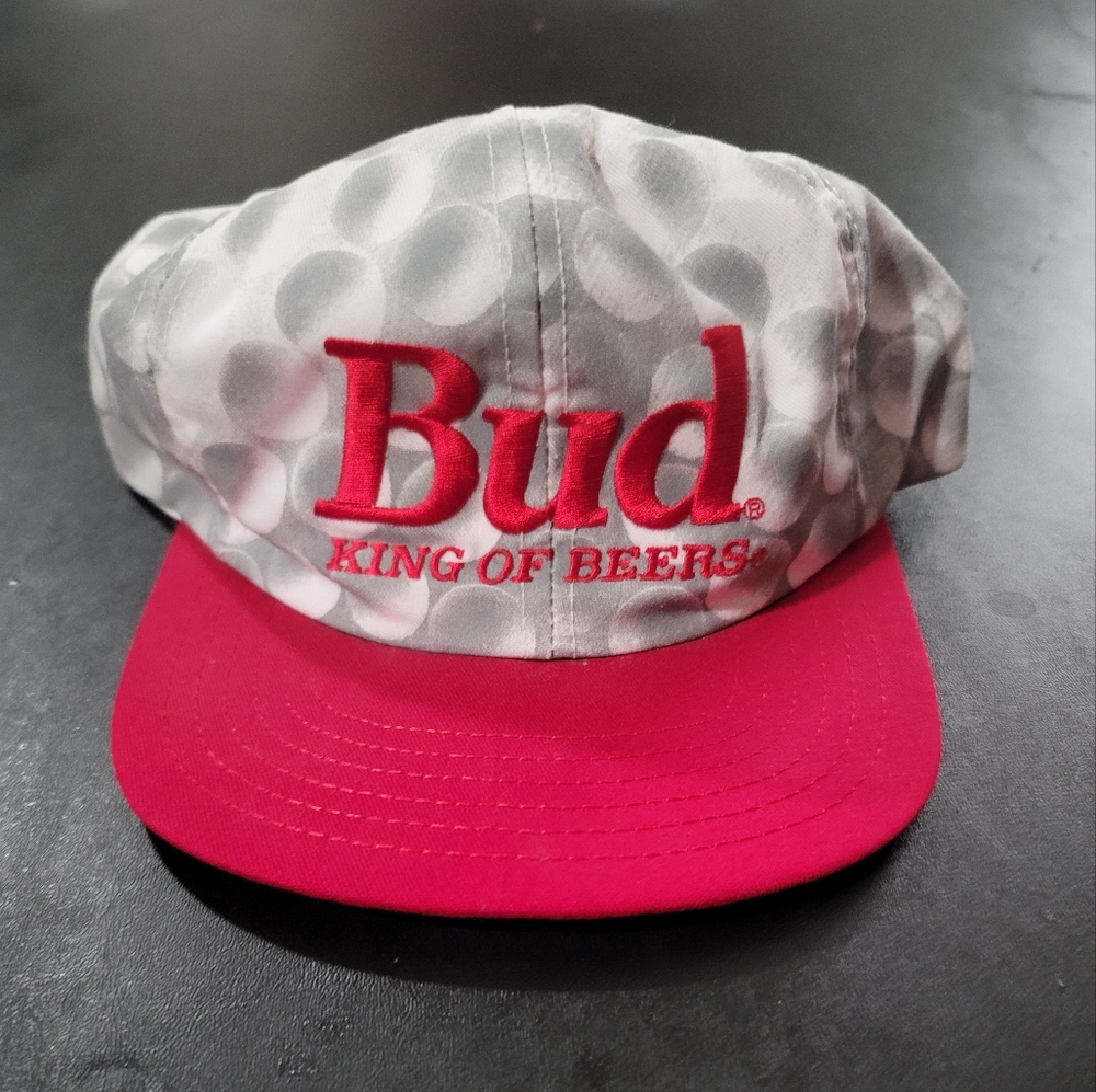 Vintage rare Budweiser King Of Beers snapback hat. It's in excellent condition.